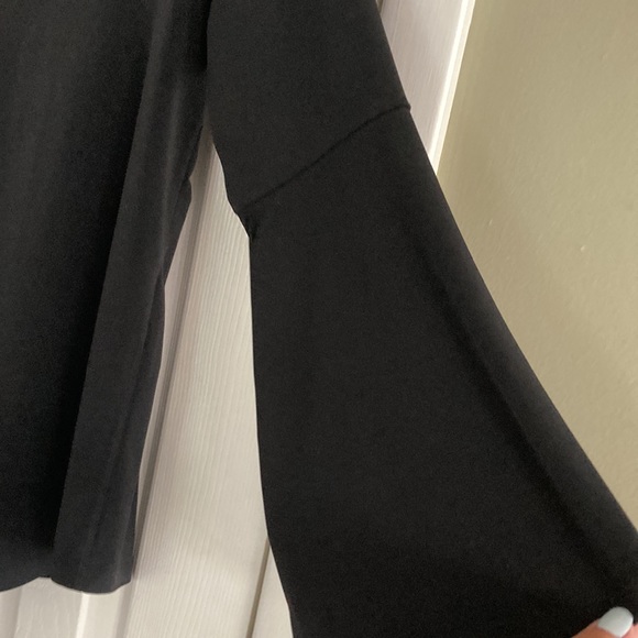 MICHAEL KORS VELL SLEEVE BAR- KEYHOLE BLOUSE SIZE S - Picture 5 of 7